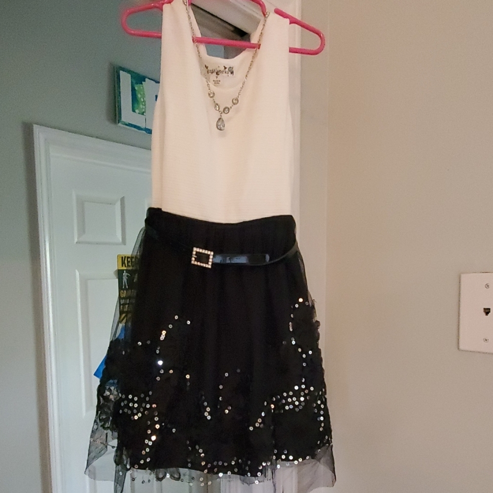 Dress - Picture 7 of 8